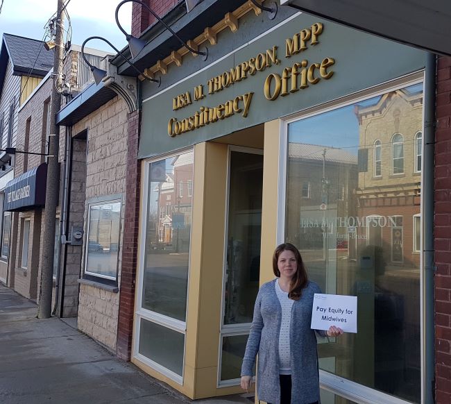 Midwife Siobhan Vanderboor delivering a letter outside MPP Lisa M. Thompson, MPP, constituency office in February 2022