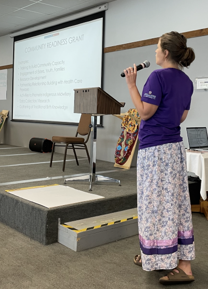 Becky presenting at the Giimaamoobiwad Midwifery Conference in Fort Frances, fall 2024.